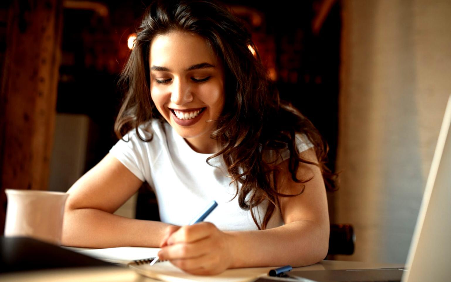 Sesión de formación empresarial con metodología práctica